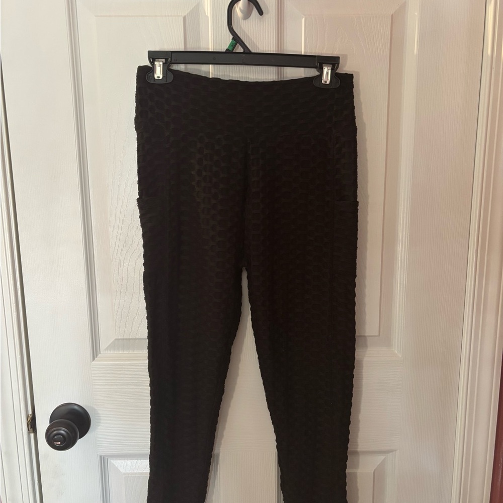Black Textured Scrunched Women's Leggings